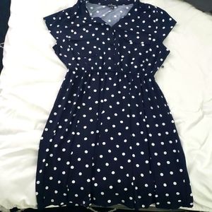 Roz & Ali Women's knee length cap sleeve dress. Never worn.